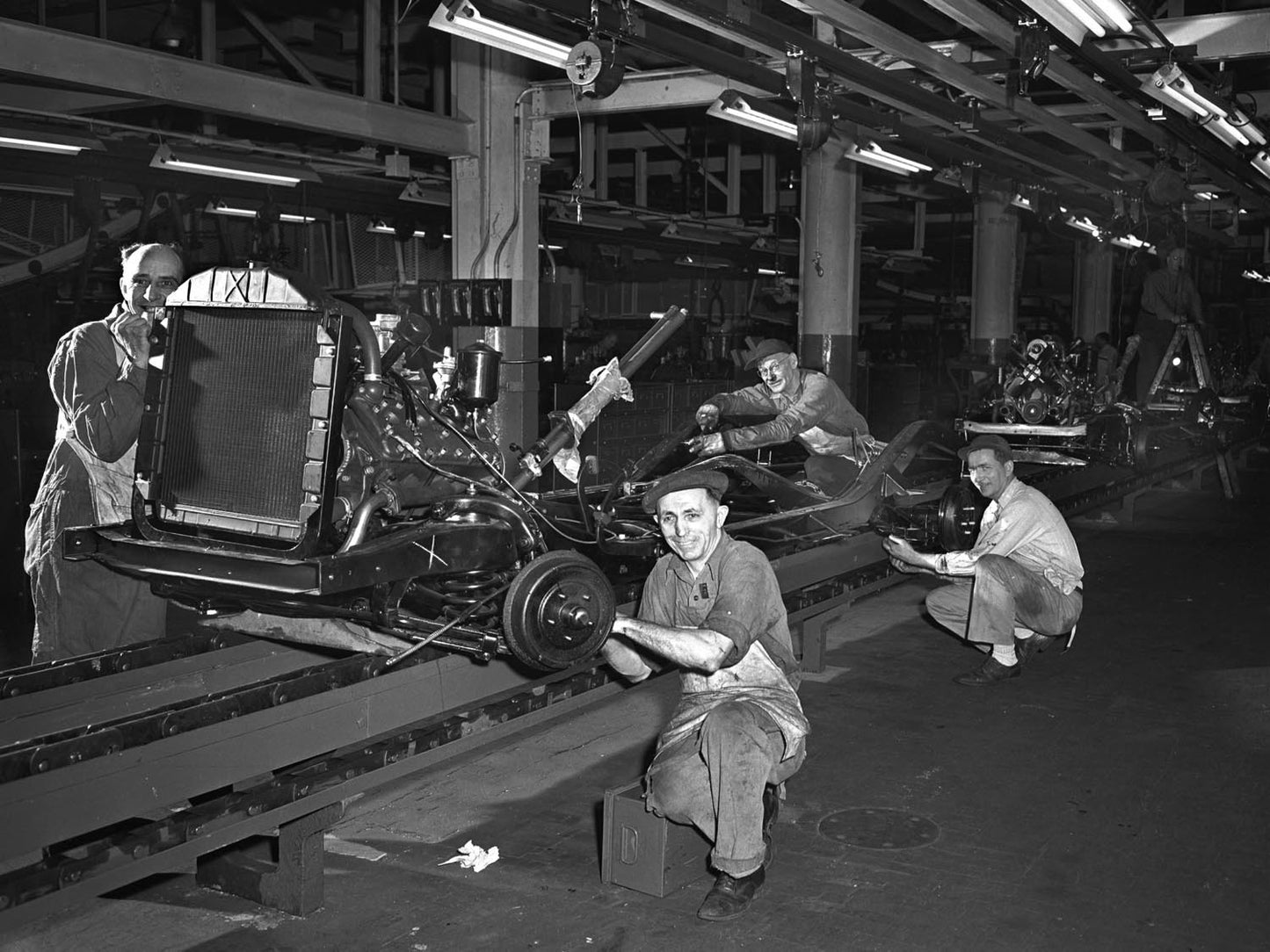 1949 Ford first chassis on line March 1948 0400-9066