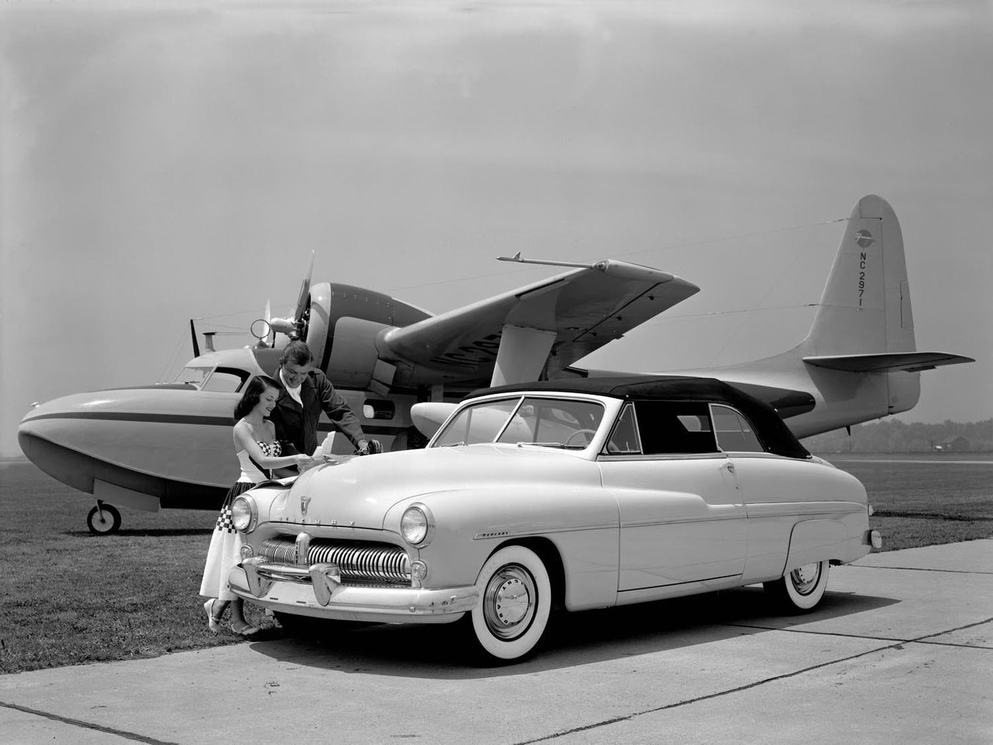 1949 Mercury Convertible with a Grumman HU 16 Alba 0400-9085