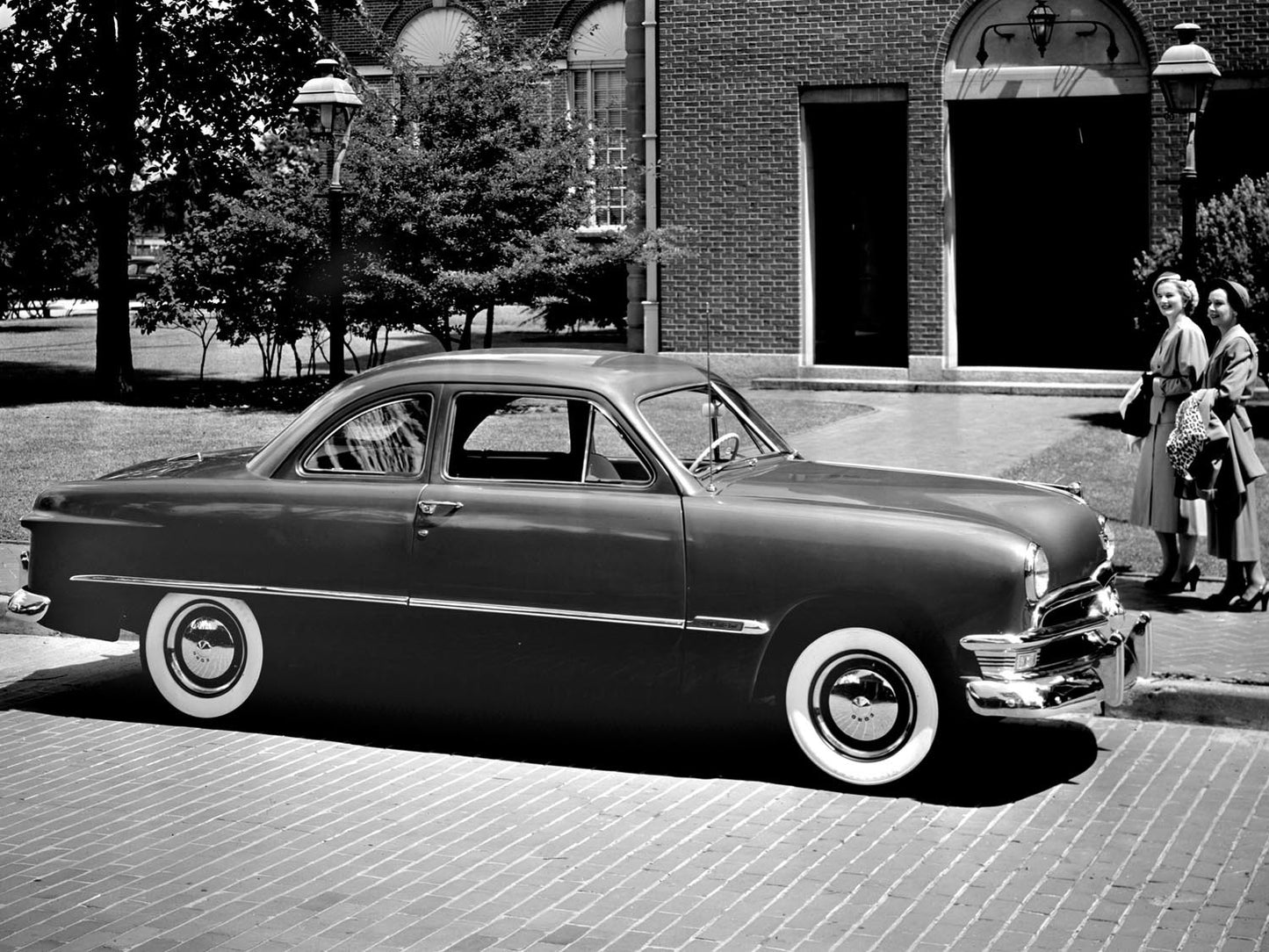 1950 Ford Coupe at Dearborn Inn 0400-9096