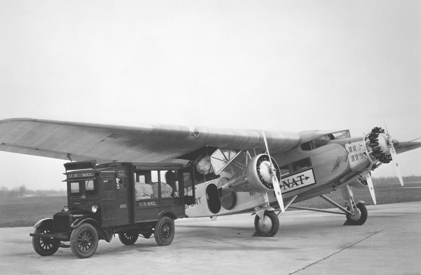 Ford Tri Motor airplane loading mail 0400-9175