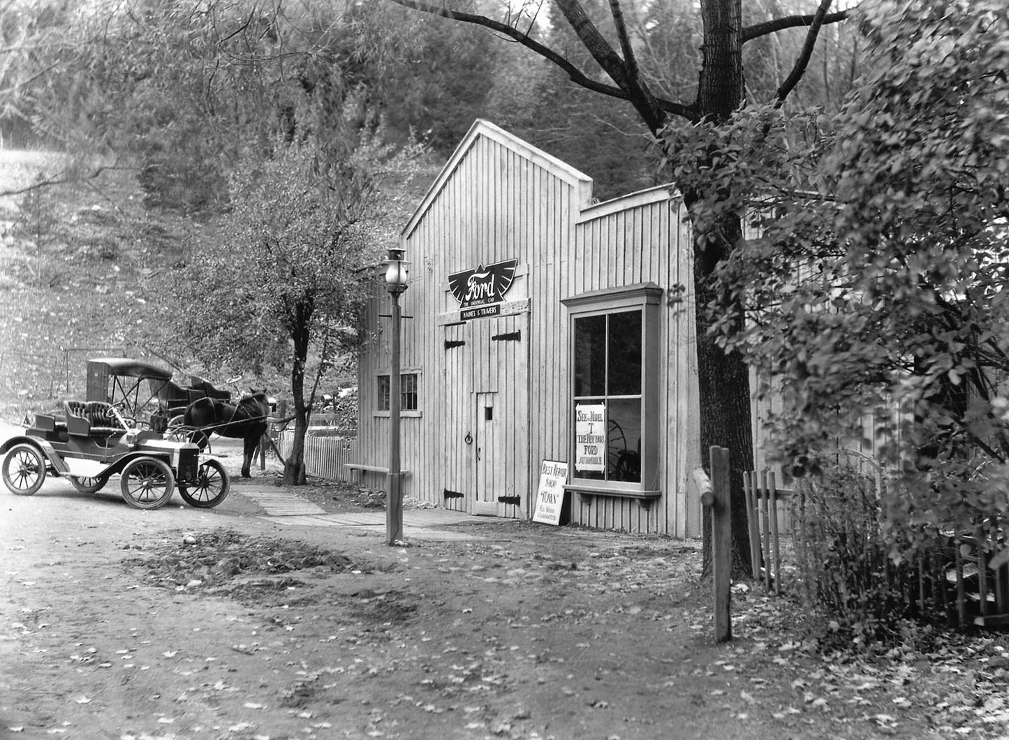 1933 (circa) Ford Dealership one of the earliest 0400-9196