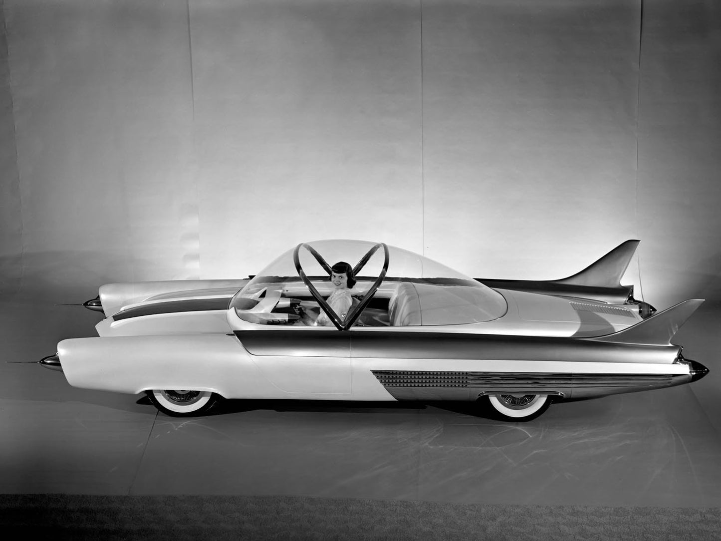 1954 Ford FX Atmos concept car 0400-9237