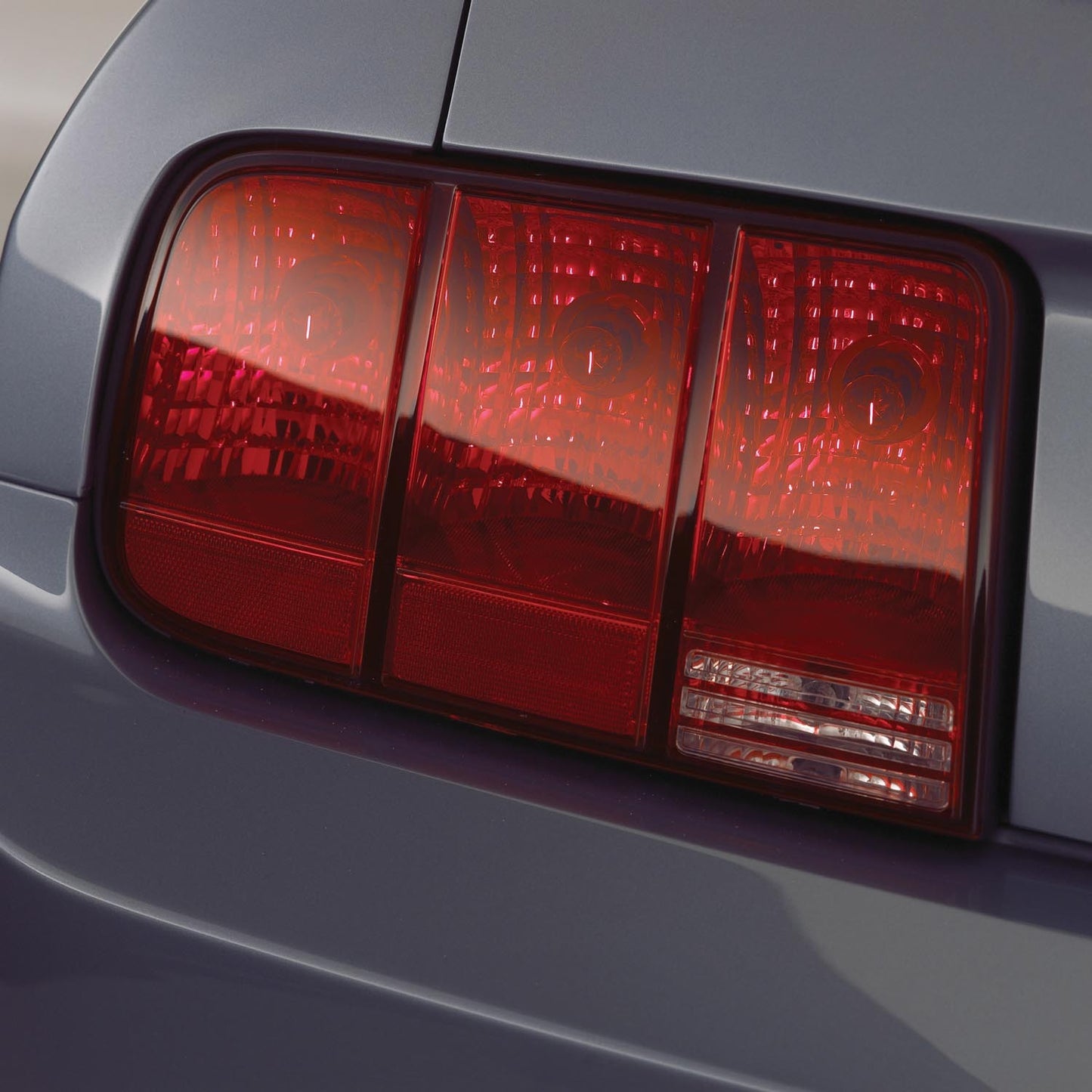 2005 Ford Mustang tail lamp 0401-0537
