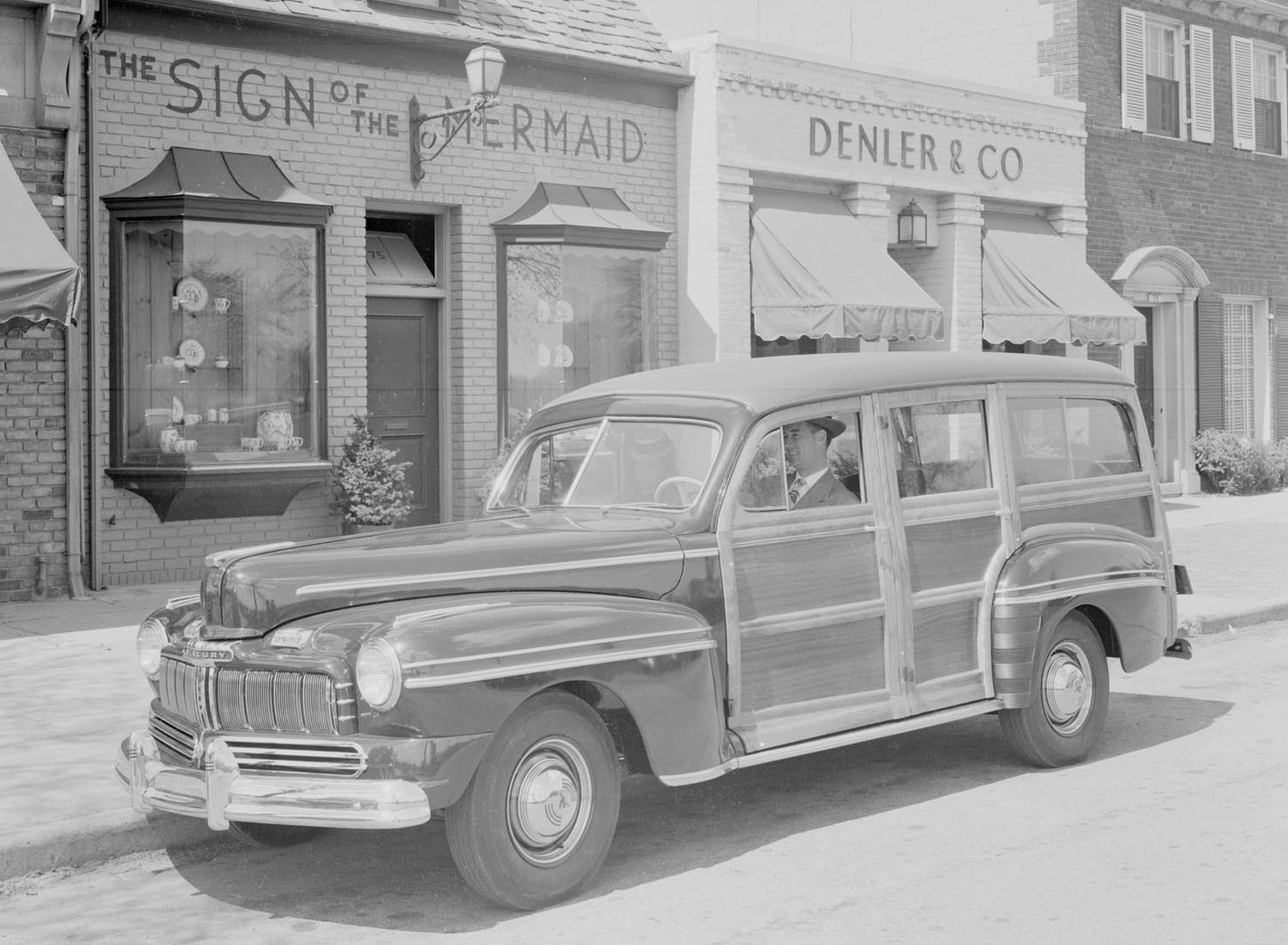 1946 Mercury station wagon 0401-1052
