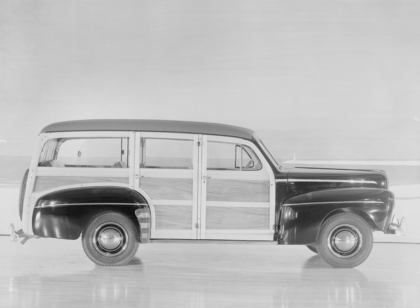 1946 Ford station wagon 0401-1331