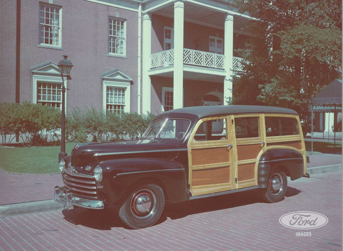 1946 Ford station wagon 0401-1333