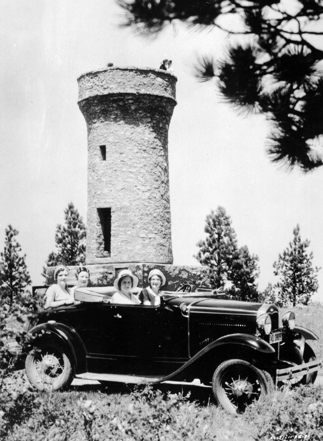 1931 Ford Model A Roadster with people 0401-1361