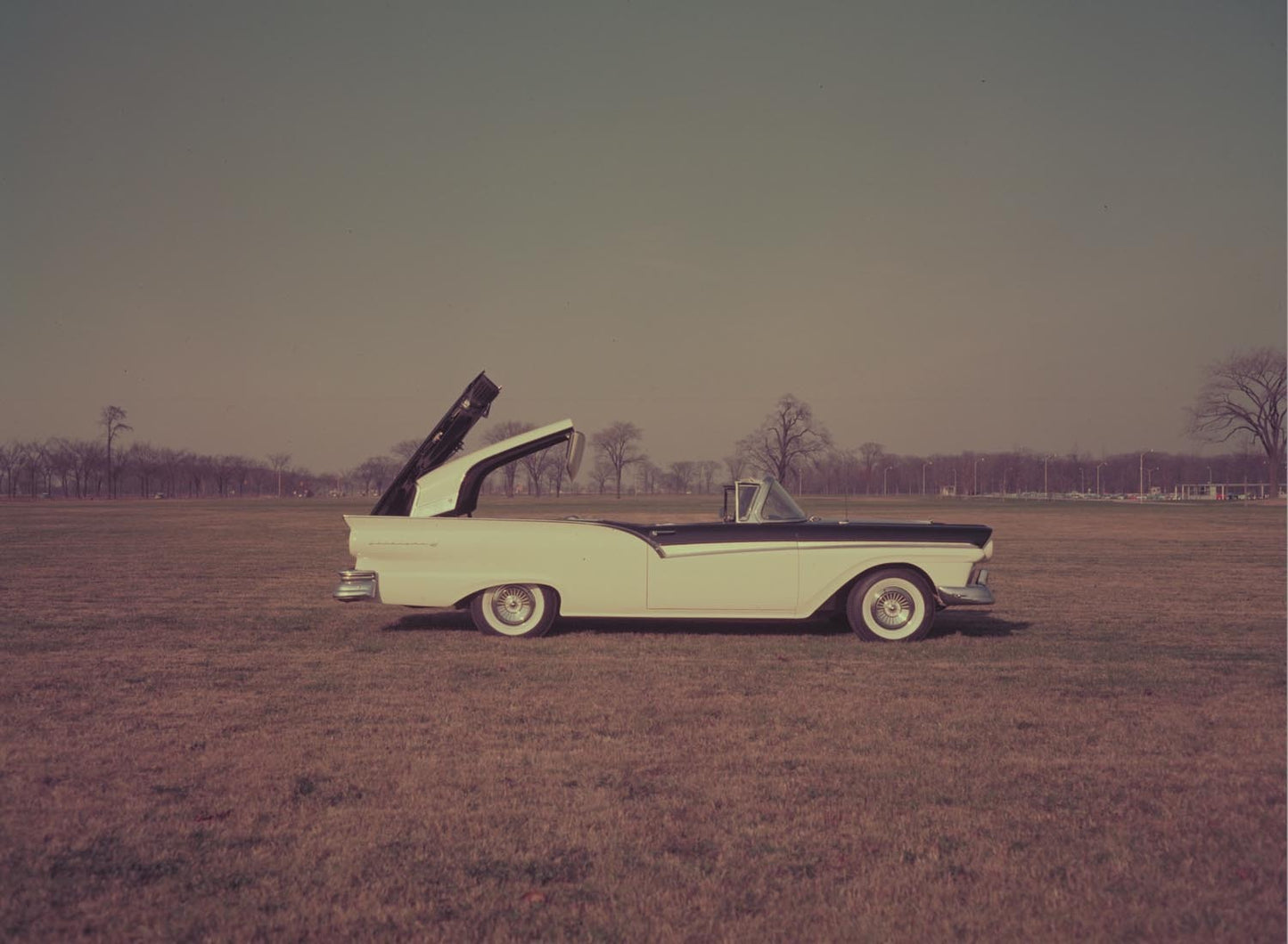 1957 Ford Skyliner 0401-1871