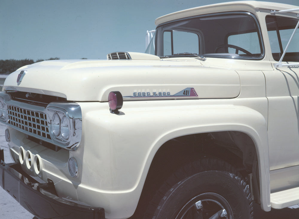 1958 Ford T 800 with 401 cid V 8 engine 0401-1996
