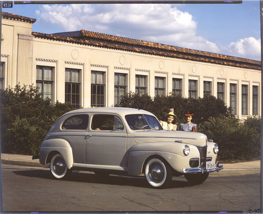 1941 Ford Super DeLuxe Tudor 0401-5438