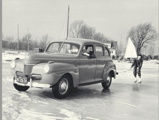 1941 Ford Super DeLuxe two door sedan 0401-5439