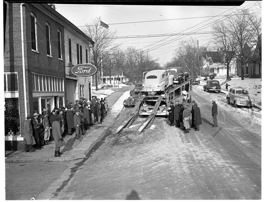 1945 new cars being delivered to dealer 0401-5591
