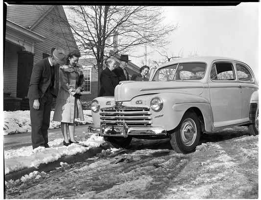 1946 Ford two door sedan 0401-5722
