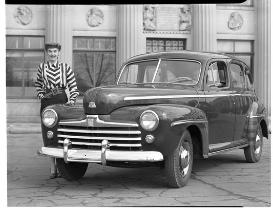 1947 Ford four door sedan 0401-5775