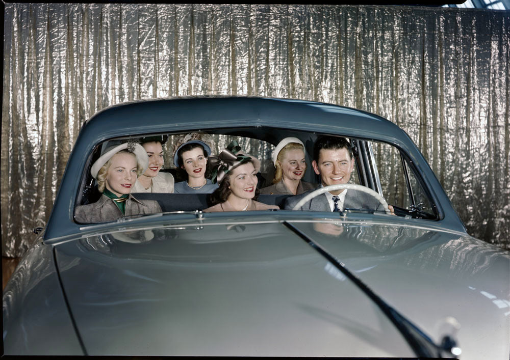 1949 Ford interior room demonstration 0401-5886