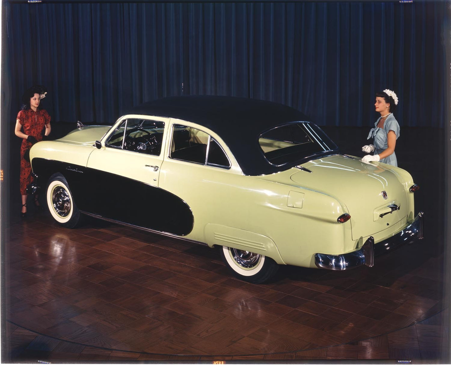 1950 Ford Crestliner 0401-5985