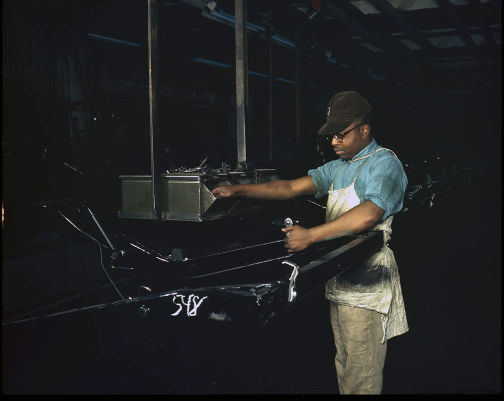 1950 Ford Dearborn Engine Plant hand assembly operations 0401-5990
