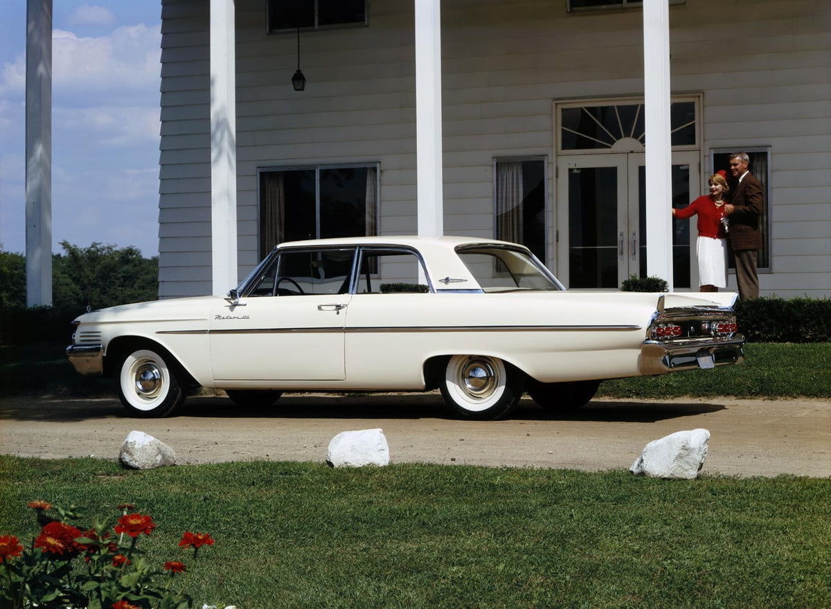 Original archival image documenting 1961 Mercury Meteor 800 two door sedan.