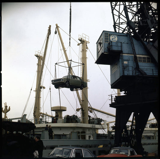 1970 Ford Dagenham Plant loading Cortinas  0401-8049