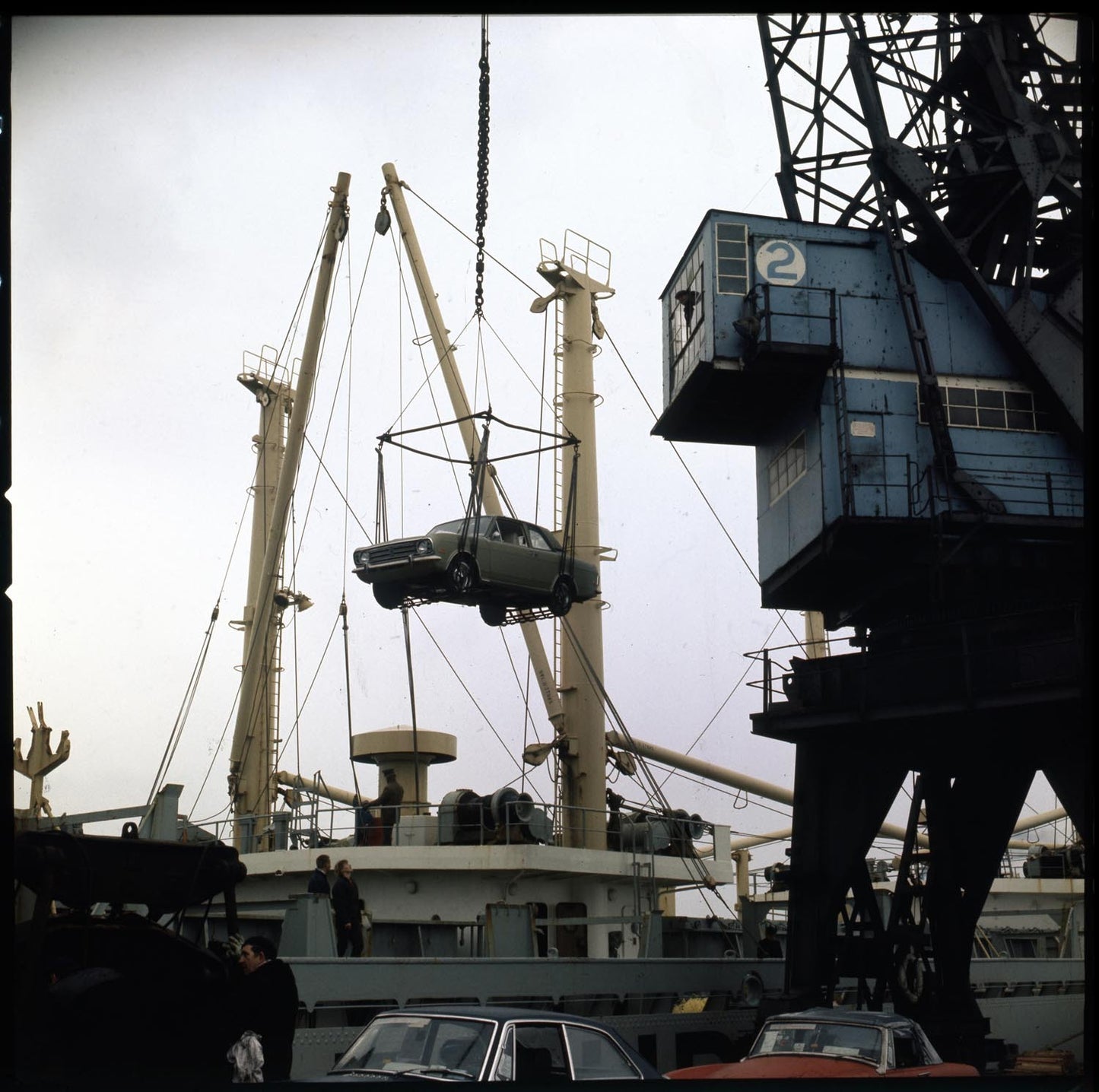 1970 Ford Dagenham Plant loading Cortinas 0401-8049