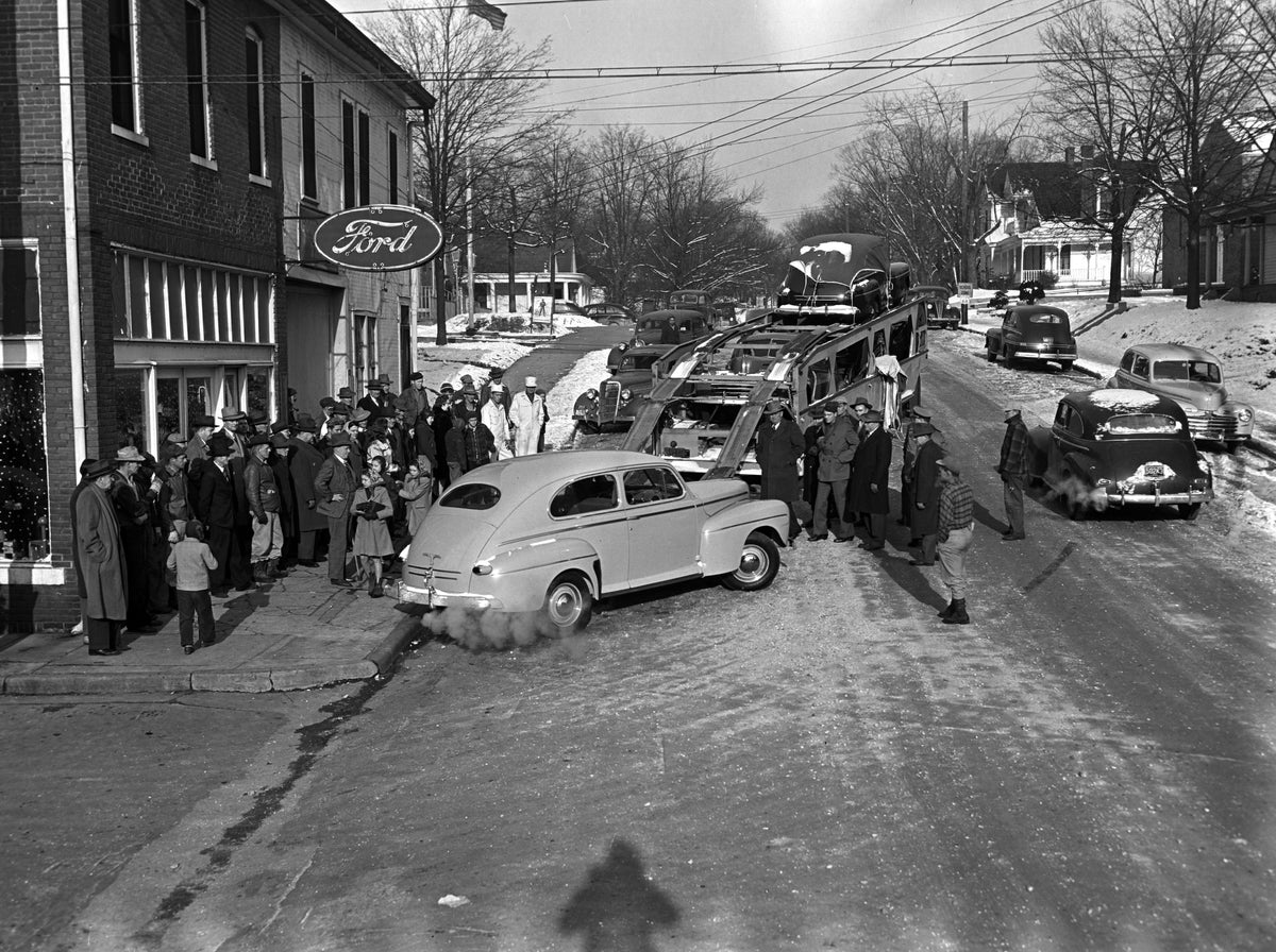 1945 Ford new car delivery