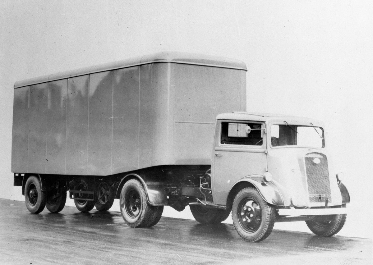 This archival image documents the 1945 Fordson Thames articulated lorry truck and is preserved in the Ford Heritage Vault as part of Ford Motor Company's historic photographic archive. Free for personal, non-commercial use. Ford Heritage Vault ref...