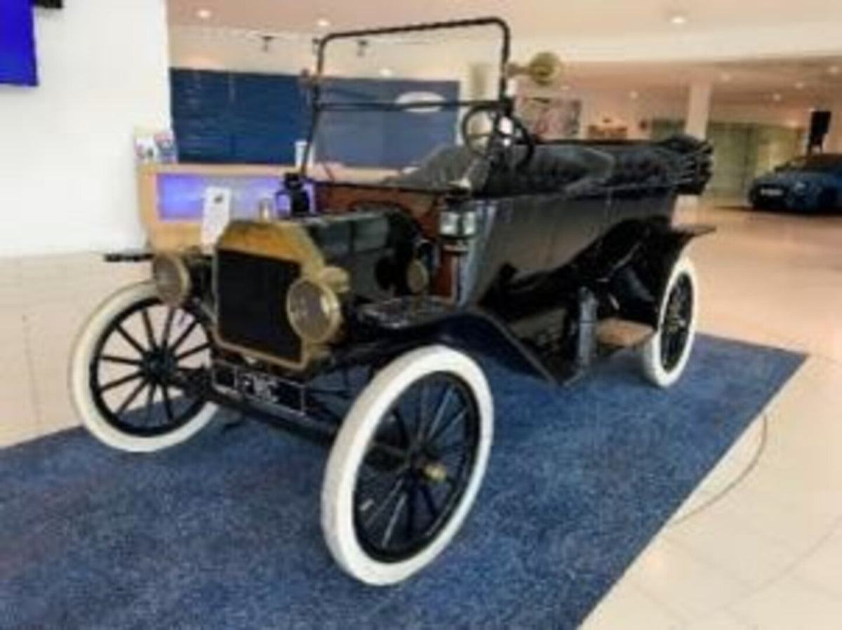 This archival image documents the 2002 Ford Model T 100R and is preserved in the Ford Heritage Vault as part of Ford Motor Company's historic photographic archive. Free for personal, non-commercial use. Ford Heritage Vault reference AR-2024-9.4.97.