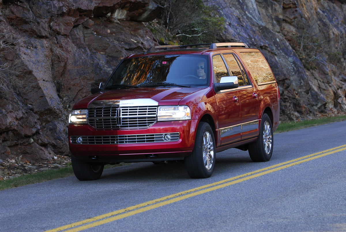 This archival image documents the 2007 Lincoln Navigator and is preserved in the Ford Heritage Vault as part of Ford Motor Company's historic photographic archive. Free for personal, non-commercial use. Ford Heritage Vault reference AR-2008-8.1.1....