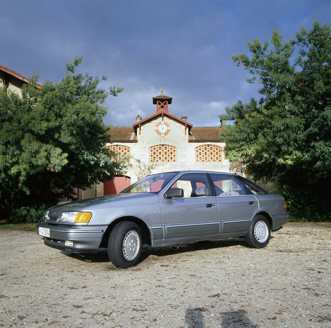This archival image documents the 1985 Ford Scorpio Mark I low view in front of building in Bordeaux and is preserved in the Ford Heritage Vault as part of Ford Motor Company's historic photographic archive. Free for personal, non-commercial use. ...