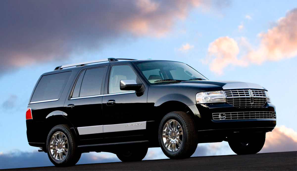 This archival image documents the 2007 Lincoln Navigator and is preserved in the Ford Heritage Vault as part of Ford Motor Company's historic photographic archive. Free for personal, non-commercial use. Ford Heritage Vault reference AR-2008-8.1.1....