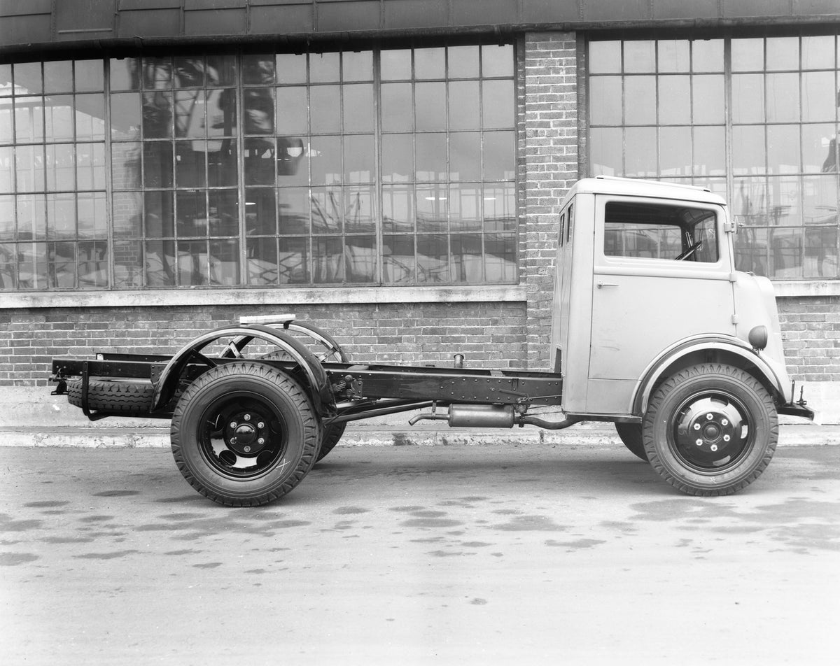 This archival image documents the 1946 Model 7v 118in wheelbase Ford Thames 4 ton chassis & cab and is preserved in the Ford Heritage Vault as part of Ford Motor Company's historic photographic archive. Free for personal, non-commercial use. Ford ...