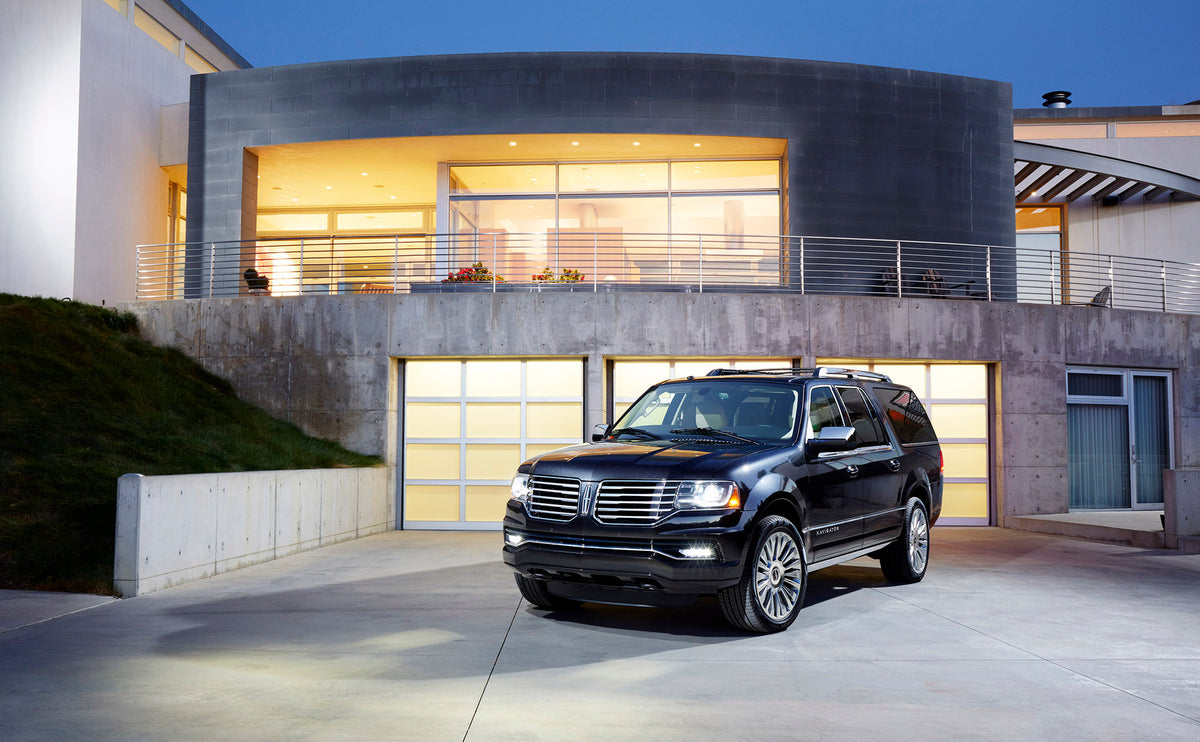 This archival image documents the 2015 Lincoln Navigator and is preserved in the Ford Heritage Vault as part of Ford Motor Company's historic photographic archive. Free for personal, non-commercial use. Ford Heritage Vault reference AR-2008-8.1.1....