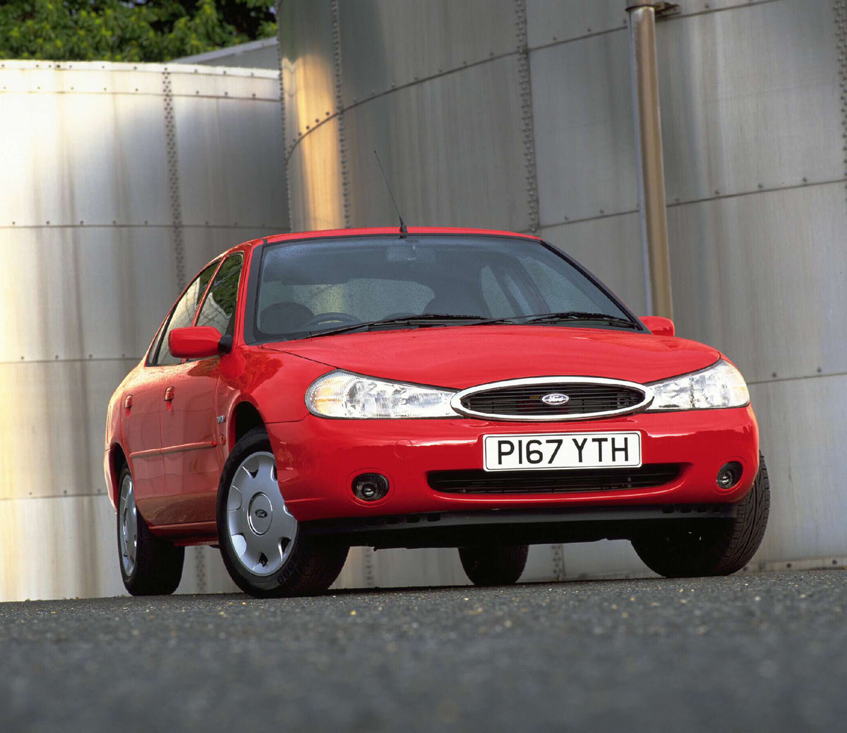 This archival image documents the 1996 Ford Mondeo Mark I Si in front of silos AR-2002-213709 and is preserved in the Ford Heritage Vault as part of Ford Motor Company's historic photographic archive. Free for personal, non-commercial use. Ford He...