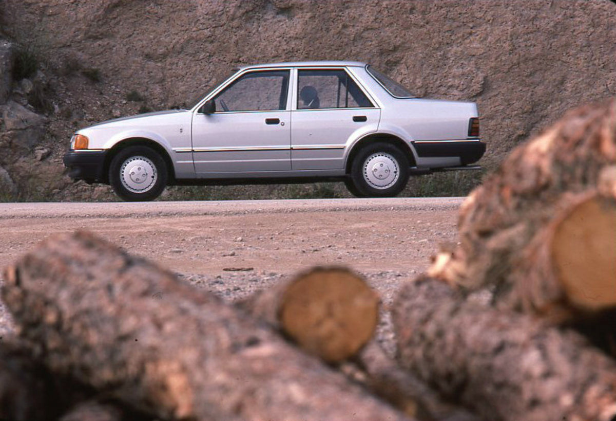 This archival image documents the 1986 Ford Orion Mark II side view with lumber and is preserved in the Ford Heritage Vault as part of Ford Motor Company's historic photographic archive. Free for personal, non-commercial use. Ford Heritage Vault r...