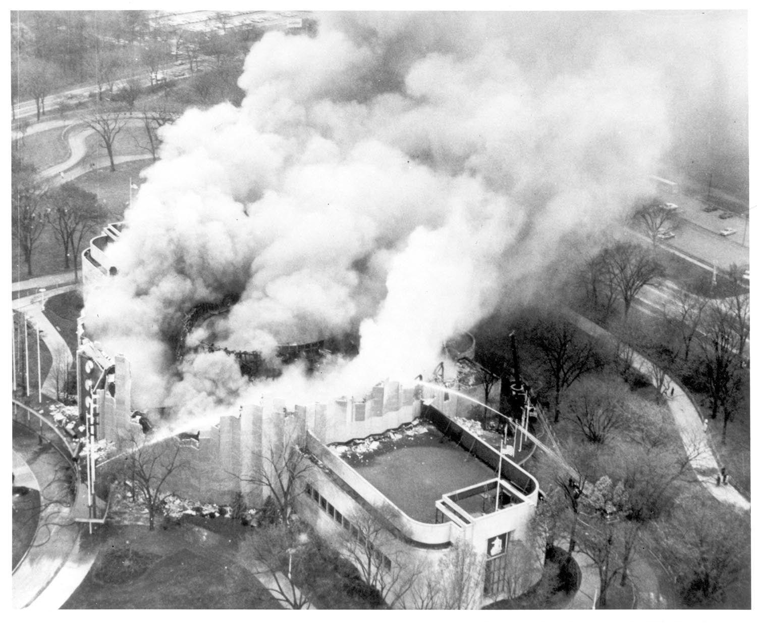 1962 Ford Rotunda Fire 0001-7577