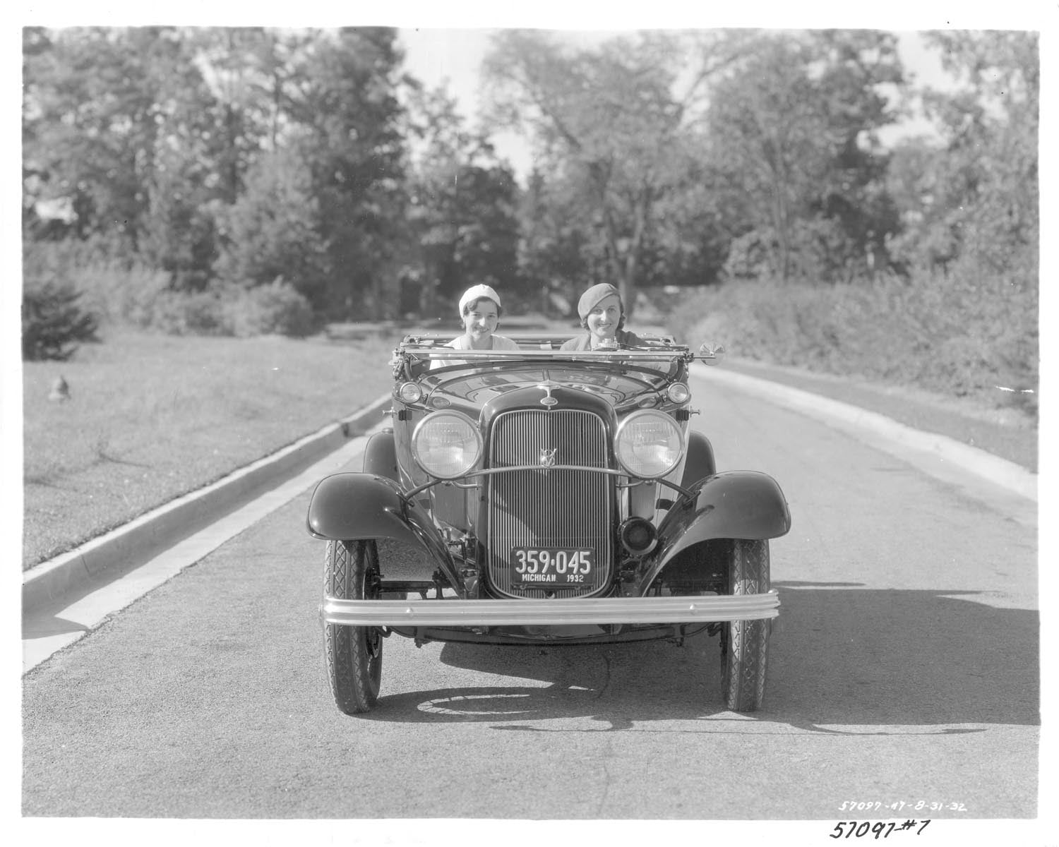 V8DeluxeRoadster 1932 0001-7851