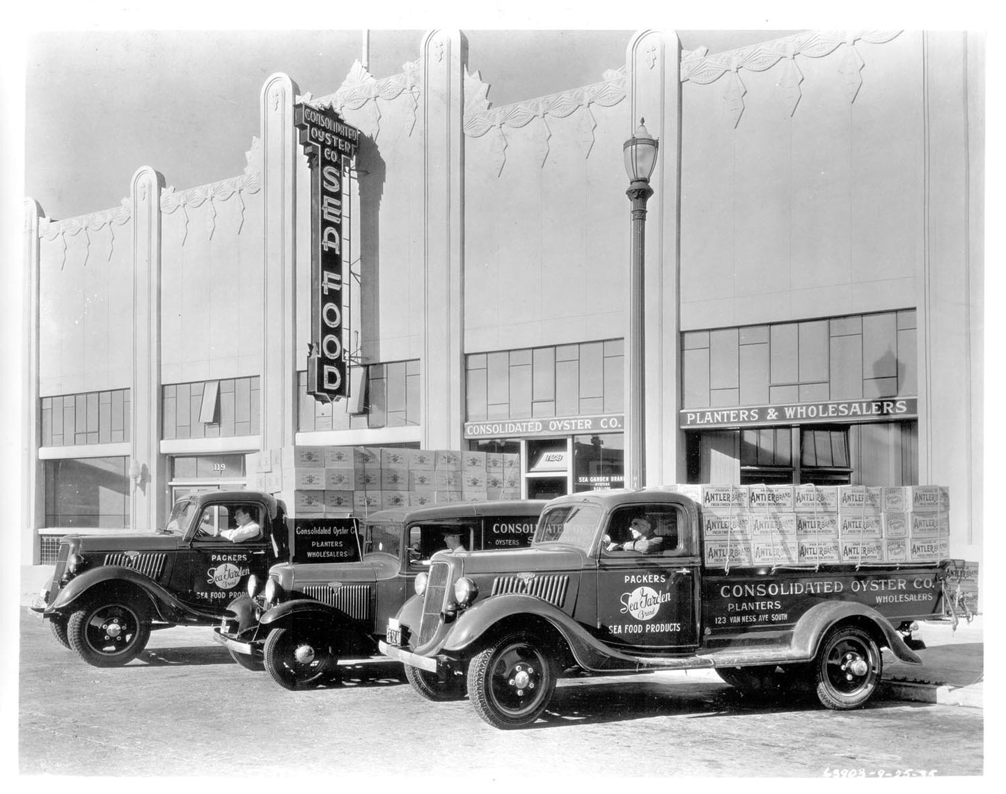 R FordTrucks 1935 0001-7950