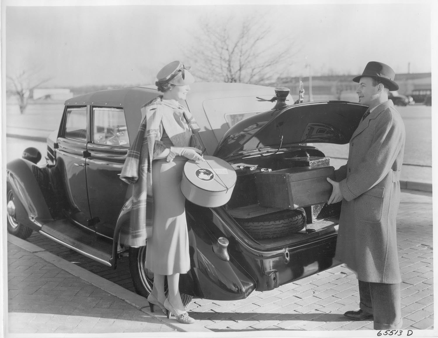 FordV8ConvertibleSeda1936 0001-7966