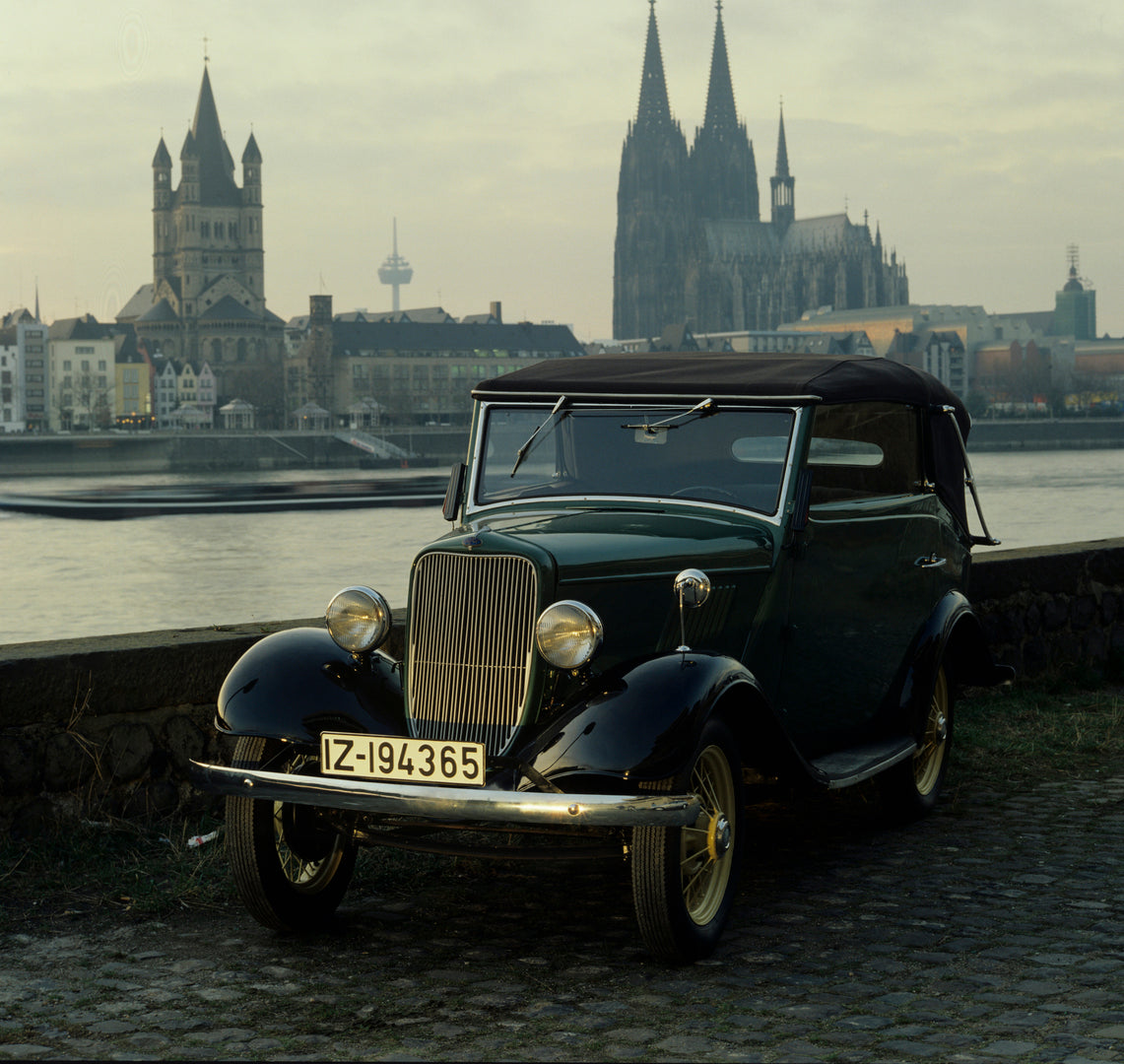 1933 Ford Model Y with Cologne Cathedral 0033-0016