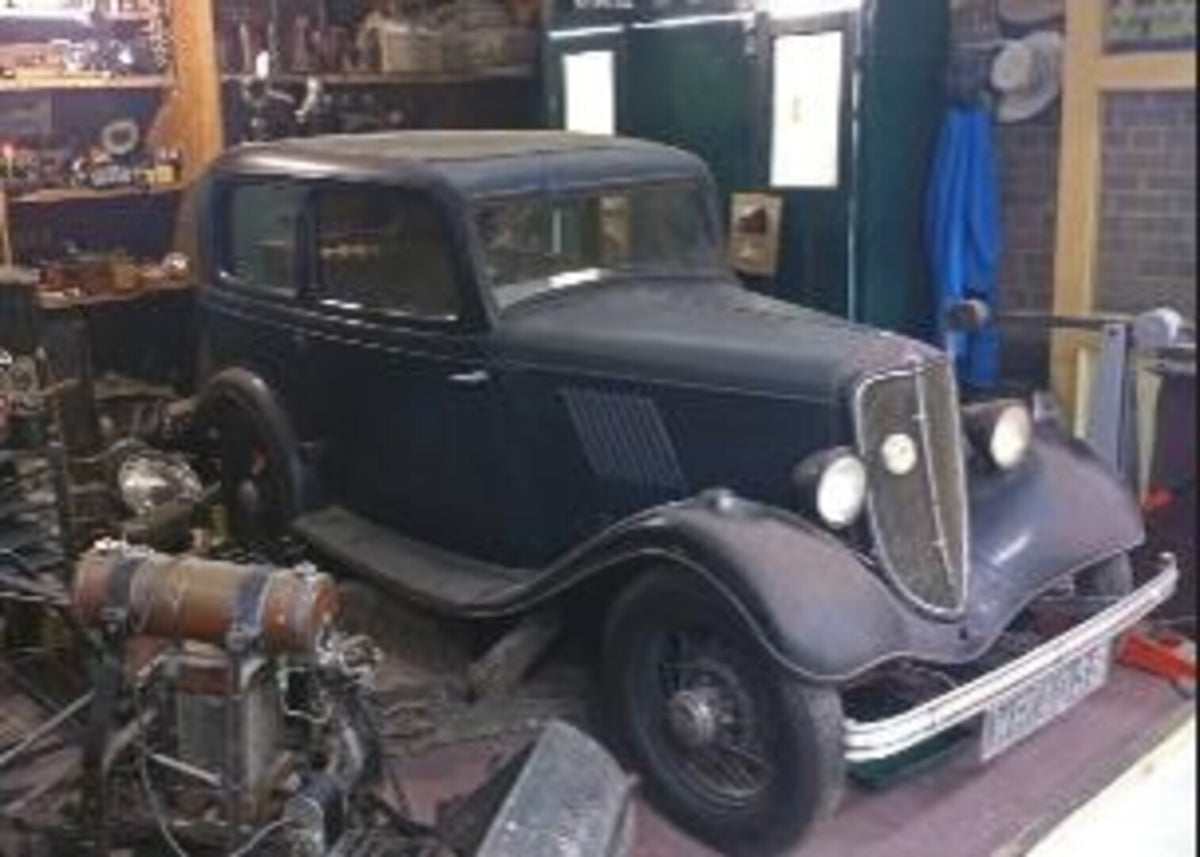 1933 Ford Model Y 0033-0017