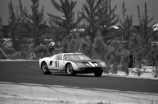 1964 Ford GT40 number 91 on track — Nassau — 0064-0009