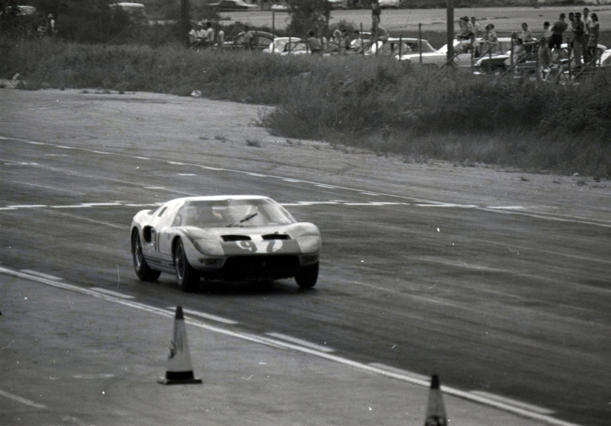 1964 Ford GT40 approaching a corner — Nassau — 0064-0019