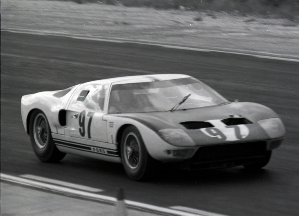 1964 Ford GT40 number 91 on track — Nassau — 0064-0022