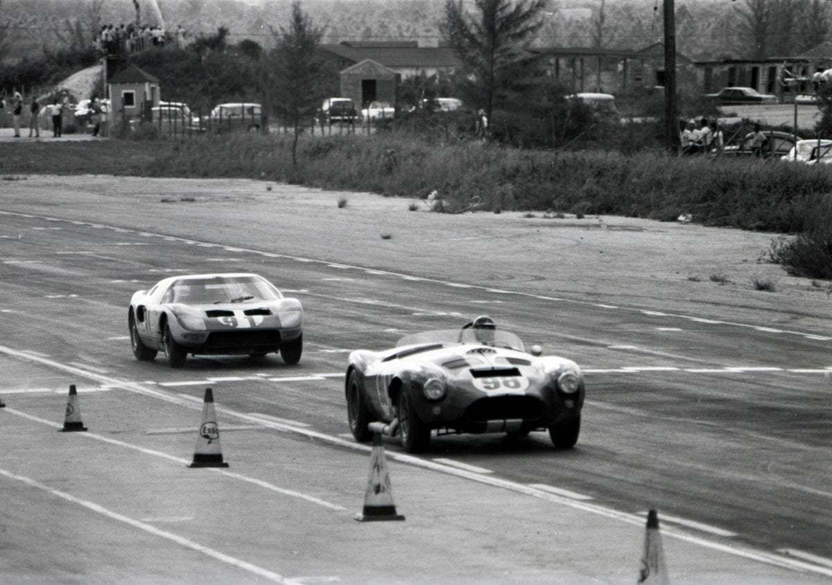 1964 Cobra leading Ford GT40 — Nassau — 0064-0026
