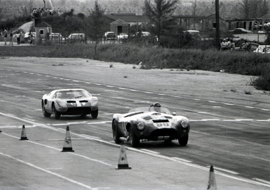 1964 Cobra leading Ford GT40 — Nassau — 0064-0026