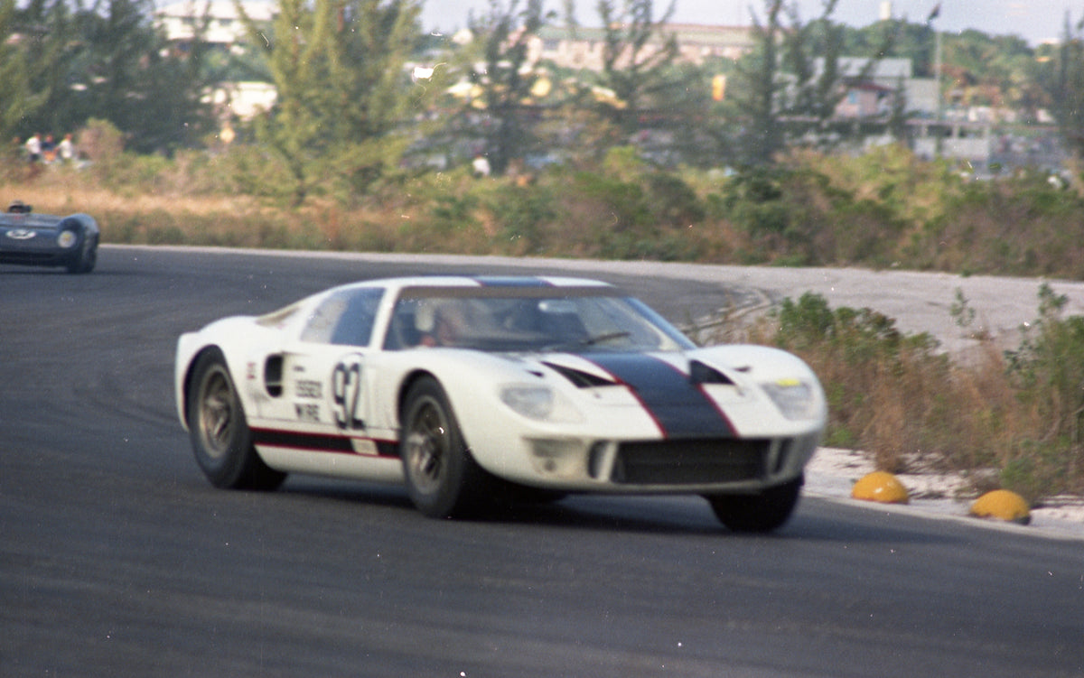 1965 Ford GT40 number 92 on track — Nassau — 0065-0007