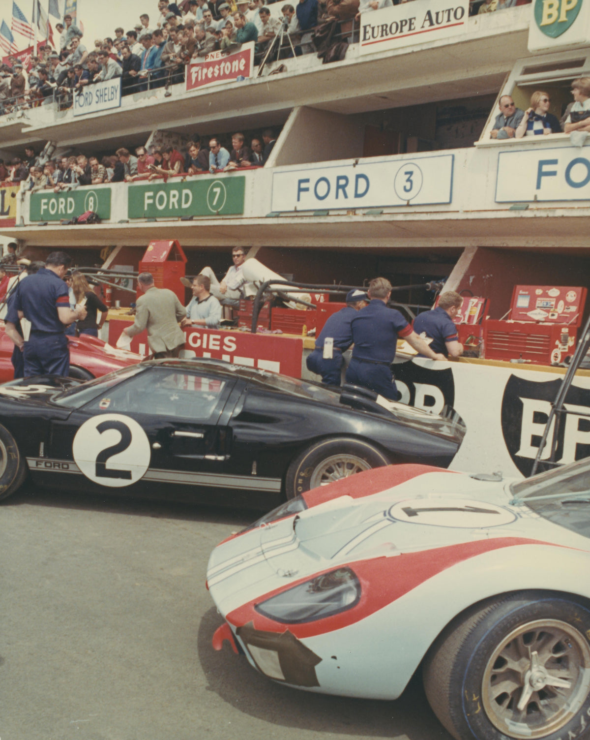 1966 — Carroll Shelby with Ford GT40 Mark II Race Cars at the 24 Hours of Le Mans, June 1966 — Fordimages 0066-0012; source THF702568