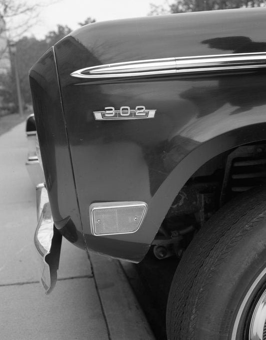 318 1969 Bronco 302 Badge 150010 66 Ford Media center zm 0144-0311