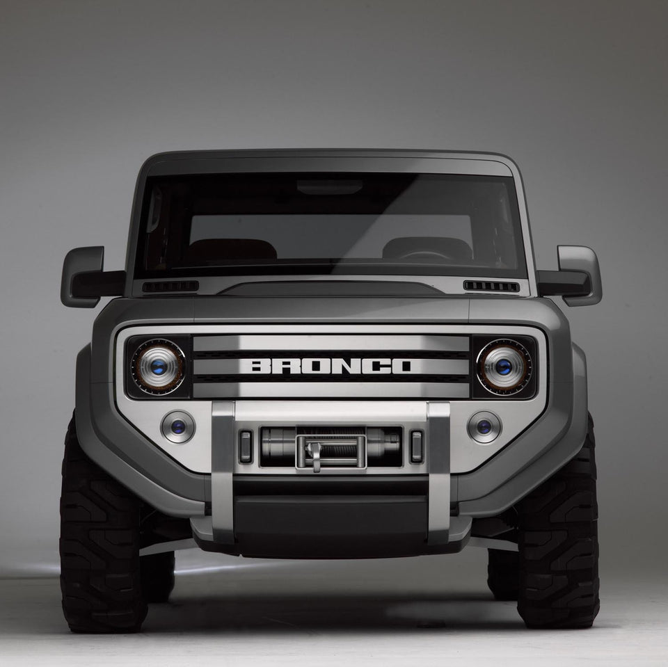 602 2004 Ford Bronco concept car 0144-0352