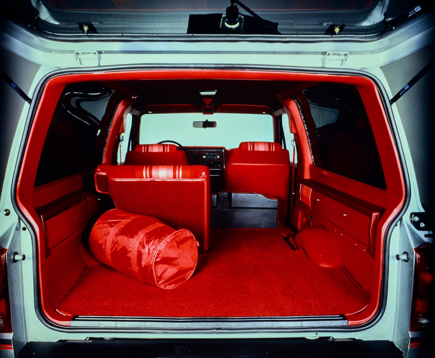 908 1984 Bronco II storage capacity  0144-0399